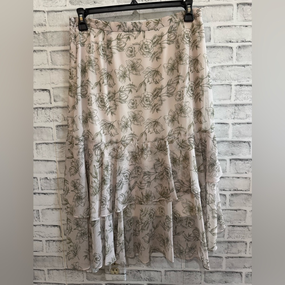 NWT! Women’s Gianni Bini cream colored latex lined skirt with floral print Large - Picture 2 of 5